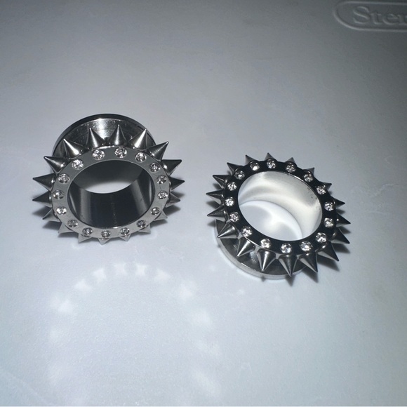 New 18 mm Ear Plugs piercings Earrings lobes never worn - Picture 3 of 6